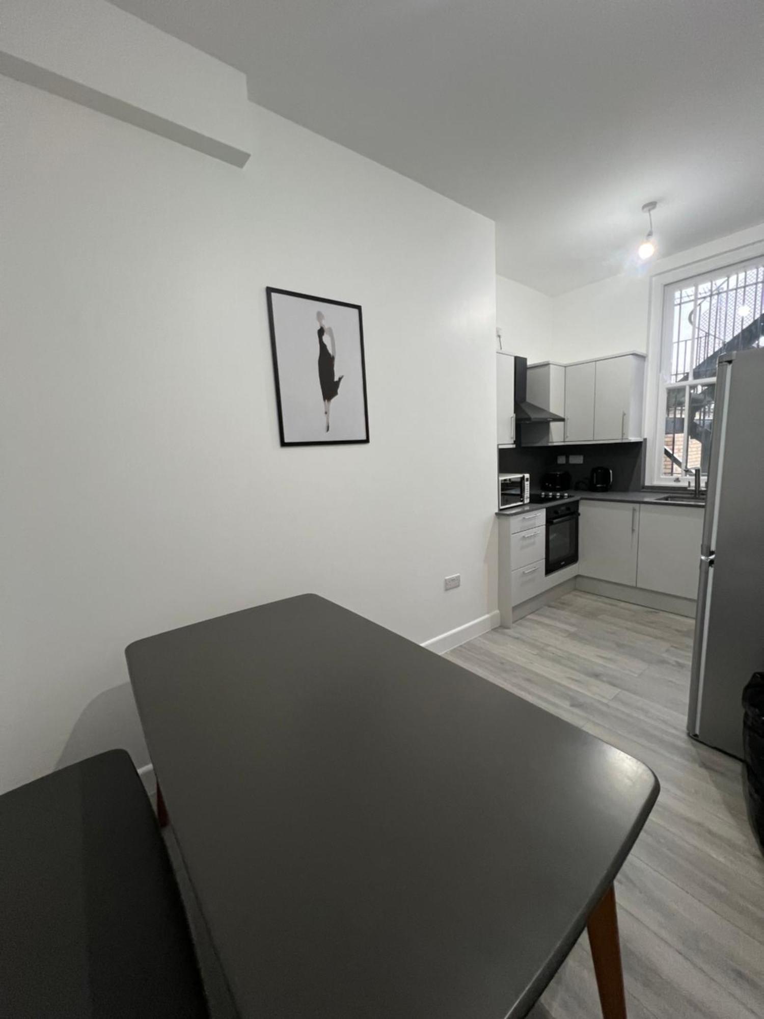 London Homes Extérieur photo